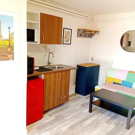 New With Garden Parking, Paris, * Chelles (Seine-et-Marne)